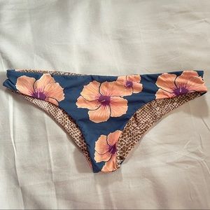 Acacia hibiscus bottoms